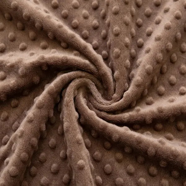 Minky a fleece: hnědá s dolíčky